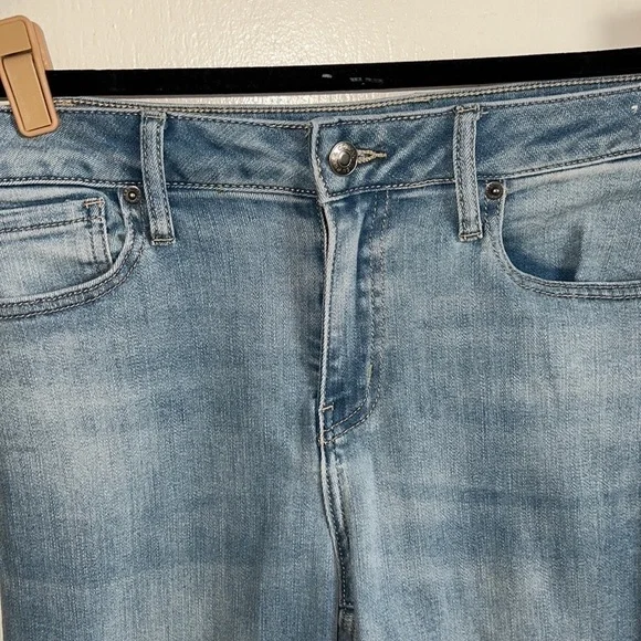 New York and Company - denim capri jeans - size 8 - Picture 2 of 10